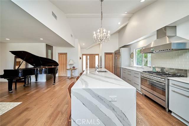 3321 Moore Street, Los Angeles CA: https://media.crmls.org/medias/7ee14bc6-c0eb-4c90-a055-30fef7508c69.jpg