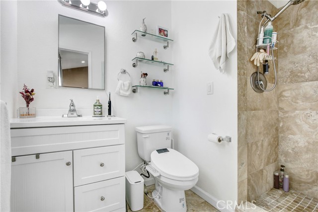 20200 Clark Street, Woodland Hills CA: https://media.crmls.org/medias/7ee1a91d-55bb-40a7-9294-cbd8f537df7e.jpg