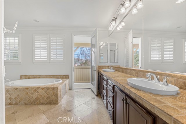 Detail Gallery Image 37 of 51 For 4705 Luna Ct, Calabasas,  CA 91302 - 4 Beds | 4 Baths
