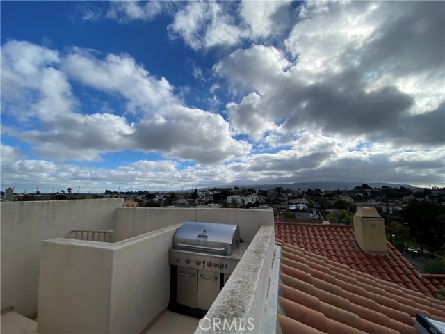 Detail Gallery Image 31 of 38 For 222 S Juanita Ave a,  Redondo Beach,  CA 90277 - 3 Beds | 2/1 Baths