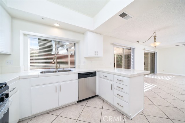 11500 Winery Drive, Fontana CA: https://media.crmls.org/medias/7ee3894e-d87d-461f-a378-978d44c9c5af.jpg