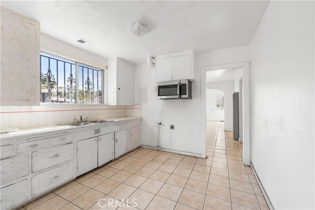 2750 Ballard Street, Los Angeles CA: https://media.crmls.org/medias/7ee44c36-0405-4926-83cc-94c1cd5bc74e.jpg