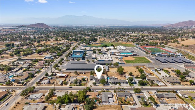 1049 2nd Street, Norco CA: https://media.crmls.org/medias/7ee44cb3-3895-4cf7-b4fa-793f1729a940.jpg
