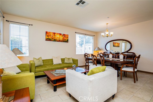 15138 Holiday Drive, Fontana CA: https://media.crmls.org/medias/7ee58cf5-4c87-4b44-af00-f614cf6783c1.jpg