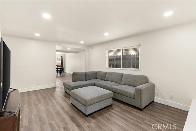 Detail Gallery Image 14 of 25 For 230 E Hoover Ave, Orange,  CA 92867 - 4 Beds | 2 Baths