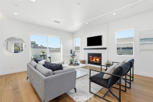 Detail Gallery Image 9 of 41 For 617 N Irena Ave a,  Redondo Beach,  CA 90277 - 4 Beds | 3/1 Baths