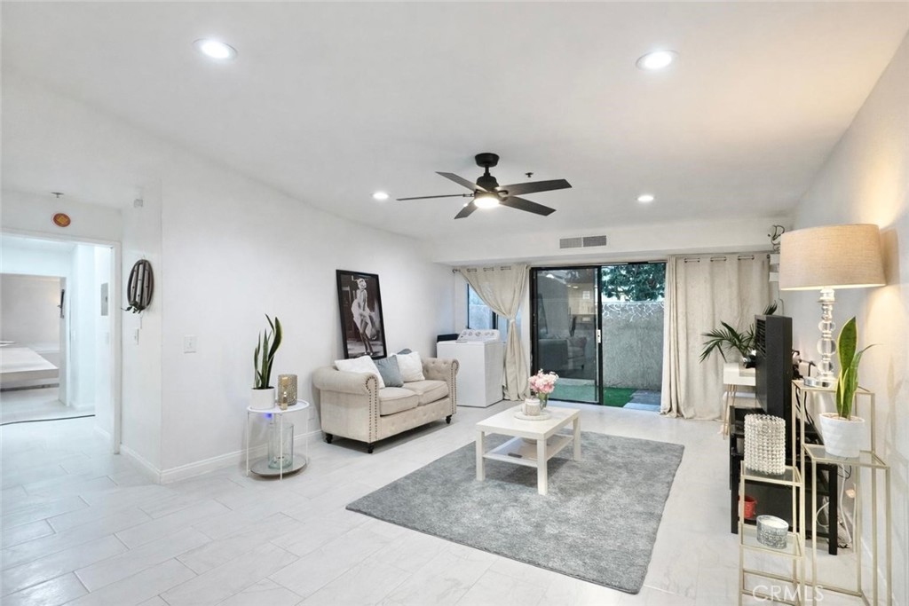 700 W 3rd Street #A104