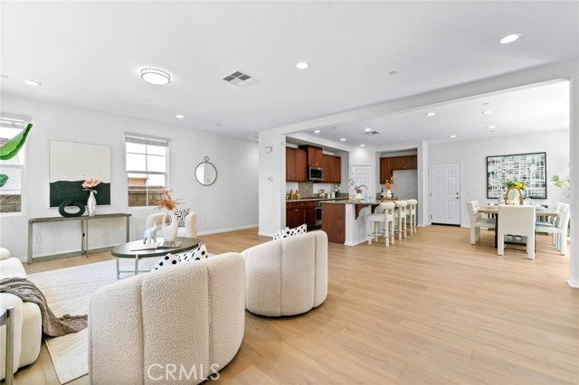 13016 Waterlily Way, Chino CA: https://media.crmls.org/medias/7eea90f5-29be-42ed-884b-274c0cfe4bc3.jpg