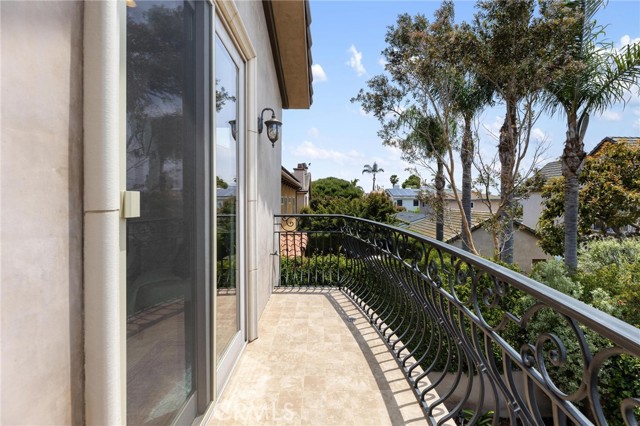 2012 Robinson Street, Redondo Beach, California 90278, 5 Bedrooms Bedrooms, ,4 BathroomsBathrooms,Single Family Residence,For Sale,Robinson,SB24107690