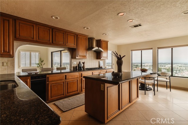 3837 Paseo De Las Tortugas, Torrance CA: https://media.crmls.org/medias/7eeac48d-ef83-4ca6-af87-7d6f673863f5.jpg