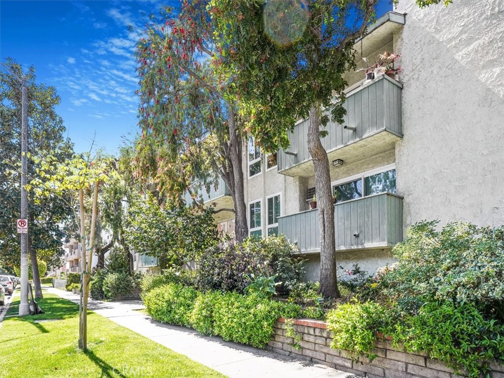 3649 Glendon Avenue #208