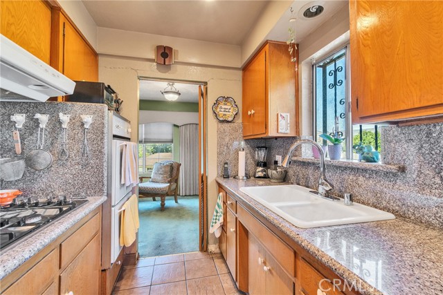 Detail Gallery Image 17 of 31 For 2244 Thelma Ave, Los Angeles,  CA 90032 - 3 Beds | 2 Baths