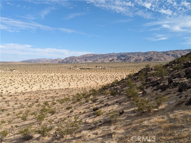 Detail Gallery Image 2 of 6 For 5228 Pine Springs Ave, Twentynine Palms,  CA 92277 - – Beds | – Baths