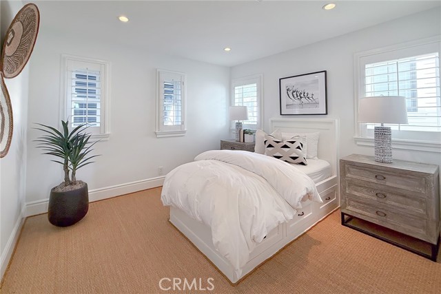 Detail Gallery Image 24 of 36 For 1111 E Balboa Bld, Newport Beach,  CA 92661 - 5 Beds | 4/1 Baths