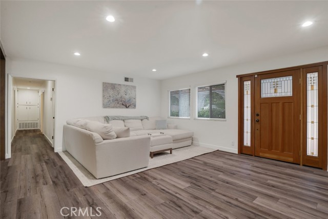 Detail Gallery Image 4 of 41 For 11519 Orcas Ave, Sylmar,  CA 91342 - 3 Beds | 2 Baths