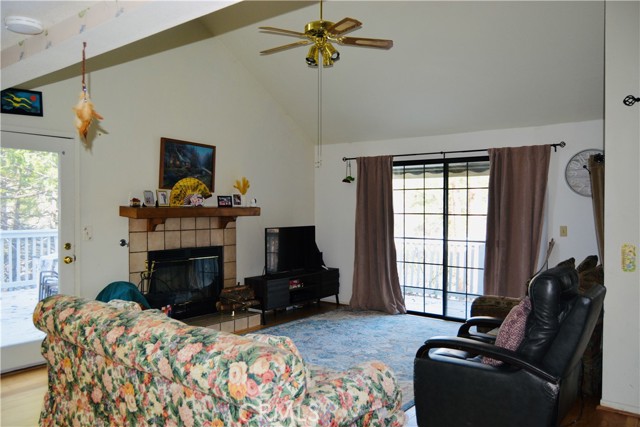 Detail Gallery Image 5 of 29 For 40748 Foxboro Ct, Bass Lake,  CA 93604 - 3 Beds | 3/1 Baths