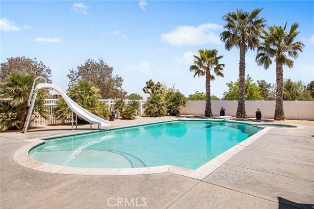 Detail Gallery Image 52 of 72 For 10978 El Centro Rd, Oak Hills,  CA 92344 - 4 Beds | 3 Baths