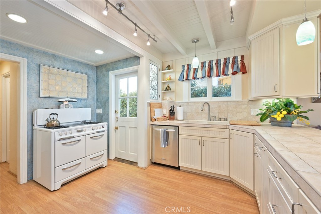 7eef07a6 F4ce 408a 90ae 653f251af79e