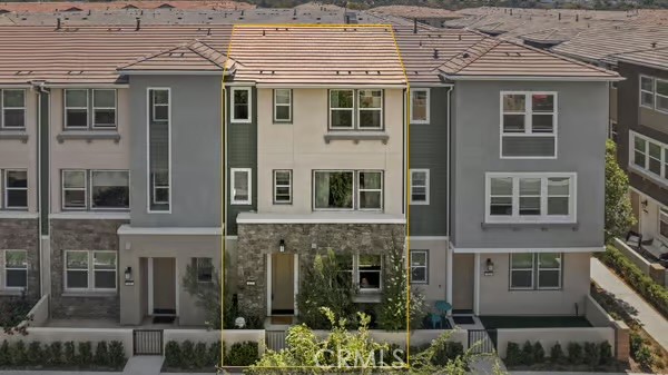323 Adela, Lake Forest CA: https://media.crmls.org/medias/7ef0100b-828b-4426-a715-d72157de6c18.jpg