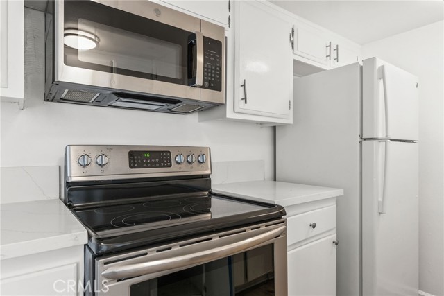 Detail Gallery Image 10 of 26 For 8649 Sunland Bld #5,  Sun Valley,  CA 91352 - 2 Beds | 1 Baths