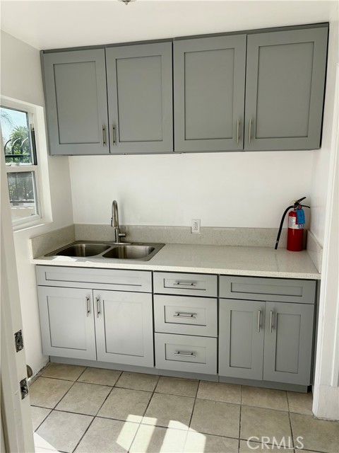 Detail Gallery Image 3 of 9 For 10518 S Vermont Ave, Los Angeles,  CA 90044 - 1 Beds | 1 Baths