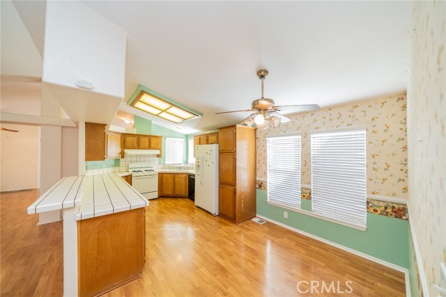 10778 Sonora Road, Phelan CA: https://media.crmls.org/medias/7ef25c15-2965-4aab-8ad4-031a952d64ef.jpg