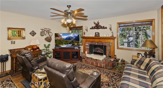 Detail Gallery Image 17 of 54 For 30184 Skyline Dr, Running Springs,  CA 92382 - 3 Beds | 2/1 Baths