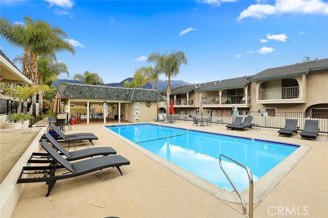 Detail Gallery Image 16 of 20 For 2441 Loma Vista, Pasadena,  CA 91104 - 3 Beds | 2/1 Baths