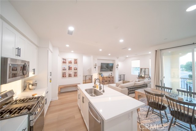 17952 Seaglass Drive, Huntington Beach CA: https://media.crmls.org/medias/7ef2efe0-bf17-49f8-bd0e-73f3cba077d4.jpg