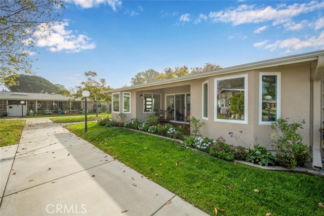 Detail Gallery Image 3 of 39 For 1271 Kenwood Rd 163l,  Seal Beach,  CA 90740 - 2 Beds | 1/1 Baths