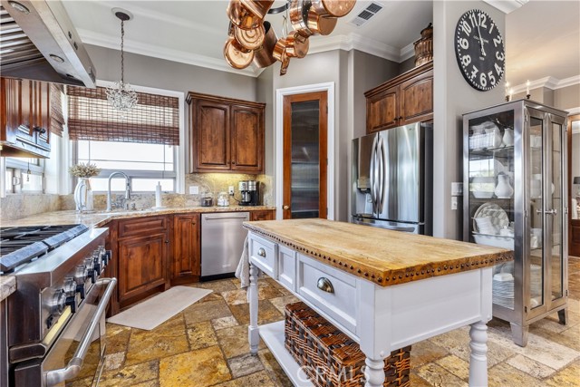 98 Nutwood Circle, Paso Robles CA: https://media.crmls.org/medias/7ef37e4e-83a4-4c2a-8bf1-b2ab63e6fefa.jpg