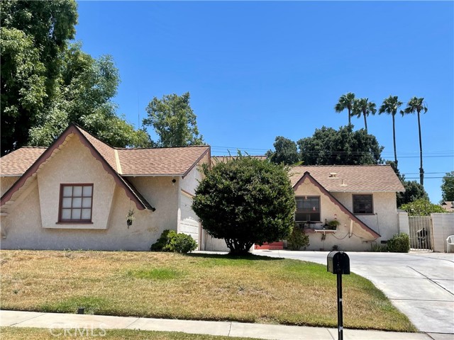 8582 Driftwood Dr, Riverside, CA 92504