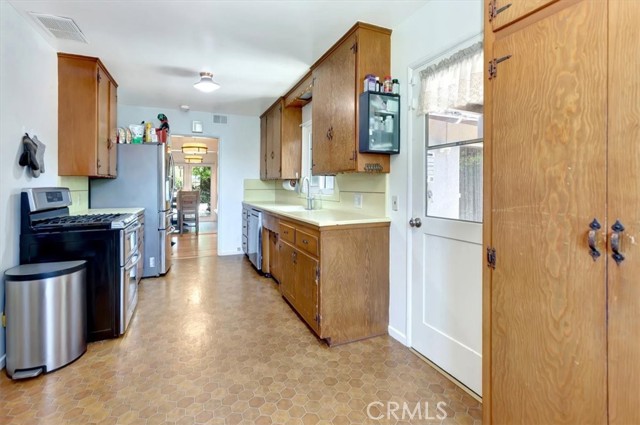 Detail Gallery Image 15 of 34 For 11111 Magda Ln, La Habra,  CA 90631 - 4 Beds | 2/1 Baths