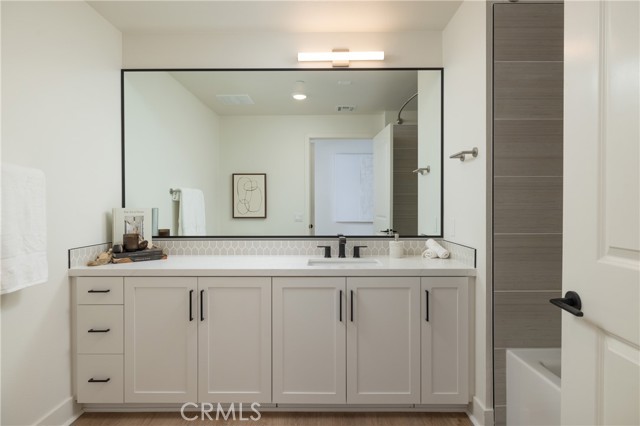Detail Gallery Image 14 of 18 For 414 Main St #405,  Huntington Beach,  CA 92648 - 2 Beds | 2/1 Baths