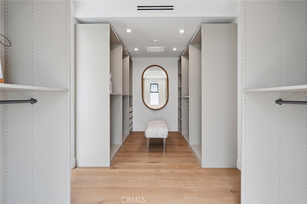 https://media.crmls.org/medias/7ef5dd76-1c77-4d2e-9852-93e5e6a7df1f.jpg?preset=X-Large