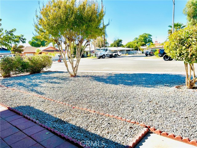 Detail Gallery Image 3 of 45 For 527 Fern Pl, Hemet,  CA 92543 - 2 Beds | 2 Baths