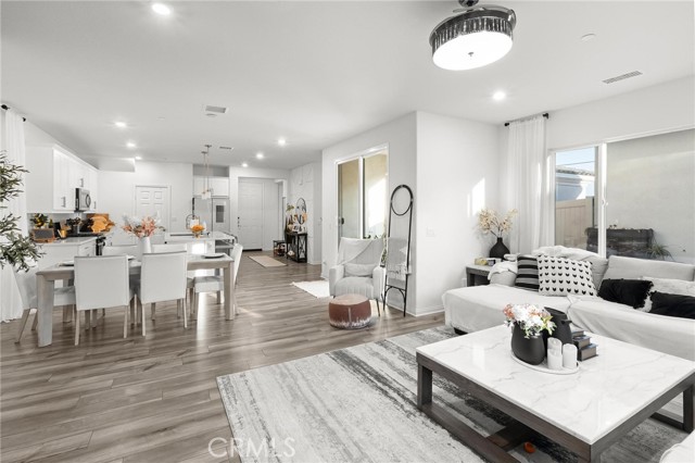 Detail Gallery Image 6 of 41 For 352 Alice, Rialto,  CA 92376 - 4 Beds | 3/1 Baths