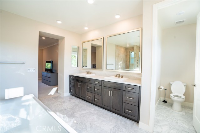 Detail Gallery Image 24 of 47 For 51 Cartwheel, Irvine,  CA 92618 - 5 Beds | 4/2 Baths