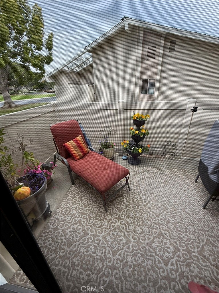 MLS #OC25102073 img 3