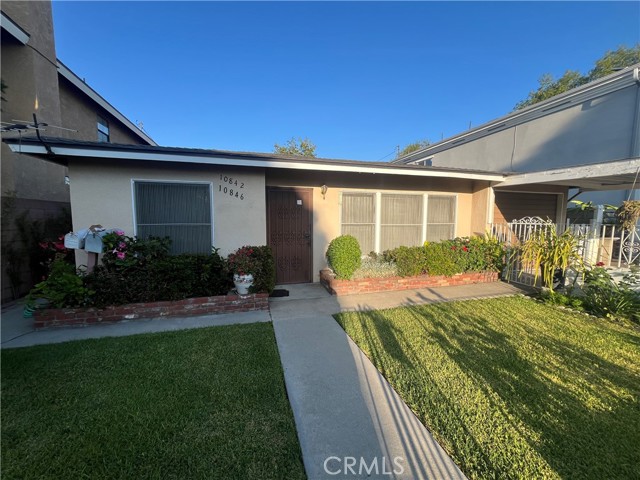 10842 Pine Street, Los Alamitos CA: https://media.crmls.org/medias/7ef79f80-cb1e-40f0-ab47-6a887ddf473f.jpg