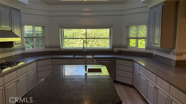 Detail Gallery Image 14 of 47 For 11 E Rodell Pl, Arcadia,  CA 91006 - 5 Beds | 4/1 Baths