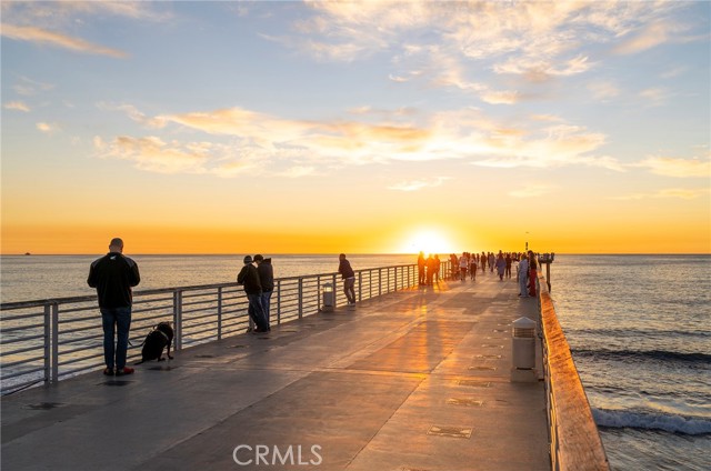 1707 Pacific Coast, Hermosa Beach CA: https://media.crmls.org/medias/7ef8cb2a-1bba-4305-a00d-1f32a160e88f.jpg