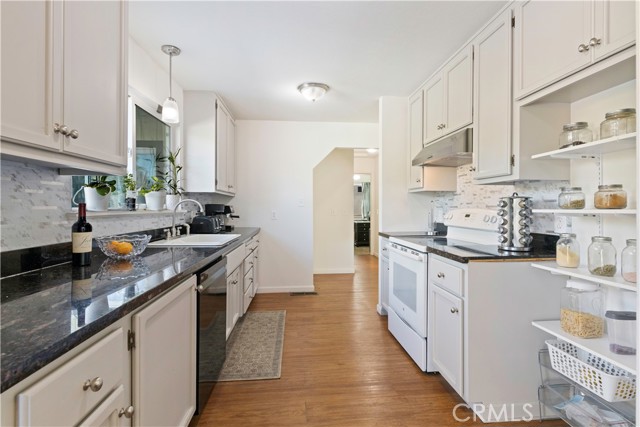 Detail Gallery Image 12 of 32 For 19894 Mountain Meadows South, Hidden Valley Lake,  CA 95467 - 2 Beds | 2 Baths