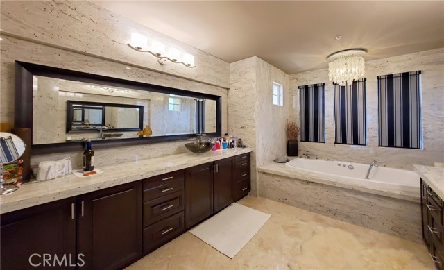 34 Sunset Cove, Newport Coast CA: https://media.crmls.org/medias/7ef93a31-564f-4cde-8c1e-1eadefbfc278.jpg