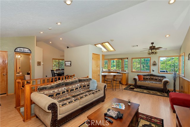 Detail Gallery Image 7 of 45 For 369 Pioneer Rd, Lake Arrowhead,  CA 92352 - 3 Beds | 2/1 Baths