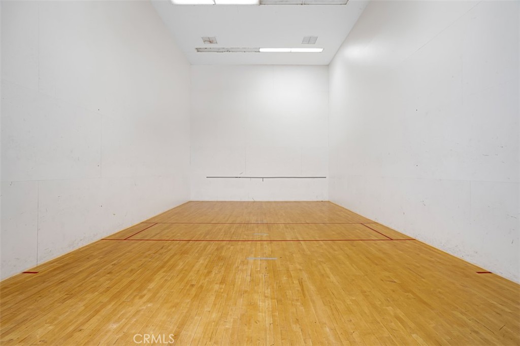 https://media.crmls.org/medias/7ef98fcf-4fb4-460f-8990-fc82d54cd699.jpg?preset=X-Large