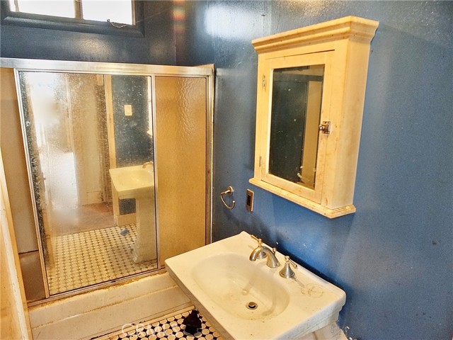 744 Gladys Avenue, Long Beach CA: https://media.crmls.org/medias/7ef99016-fc61-4231-a5c1-4f7edf798f3a.jpg