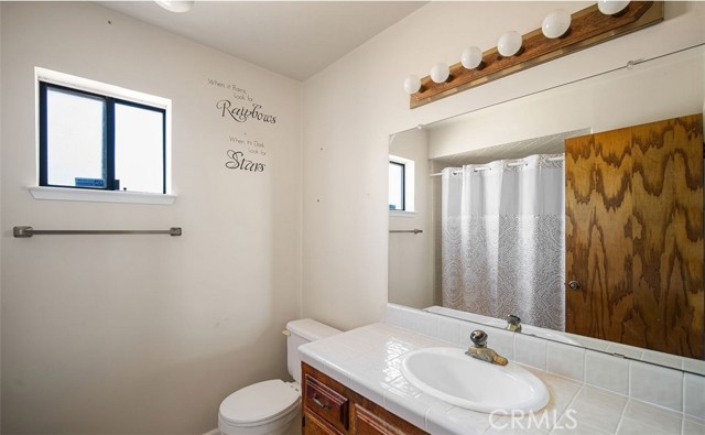 2808 Judith Street, Bakersfield CA: https://media.crmls.org/medias/7ef9bfe3-ad86-496c-879d-cd88bcbc9e55.jpg