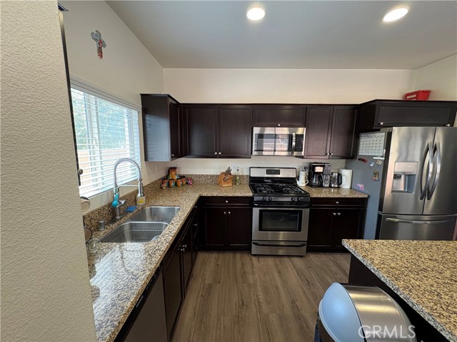 7015 Sweetleaf Drive, Fontana CA: https://media.crmls.org/medias/7efa4ee9-0ec2-4ad7-acc2-7fb371d1c91d.jpg