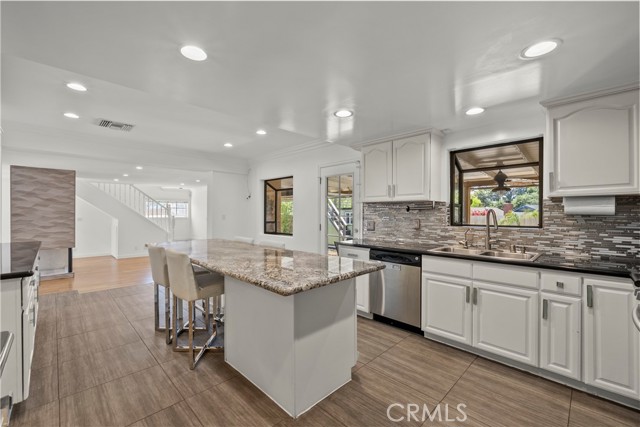 4919 Dunsmore Avenue, La Crescenta CA: https://media.crmls.org/medias/7efa6a3f-718d-47b3-a815-721cd61630b9.jpg